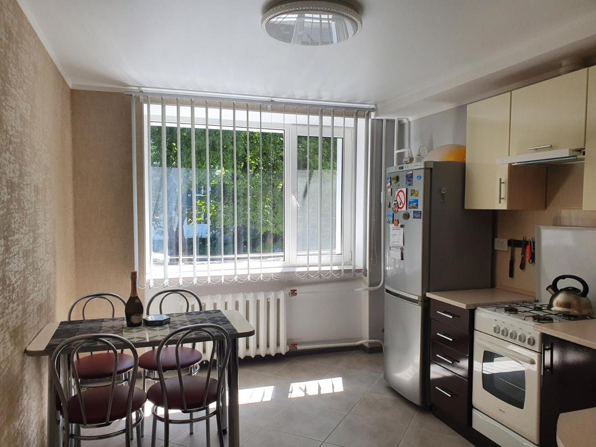 Квартира " A Quiet Place" Apartment Kamianets-Podilskyi Luaran gambar